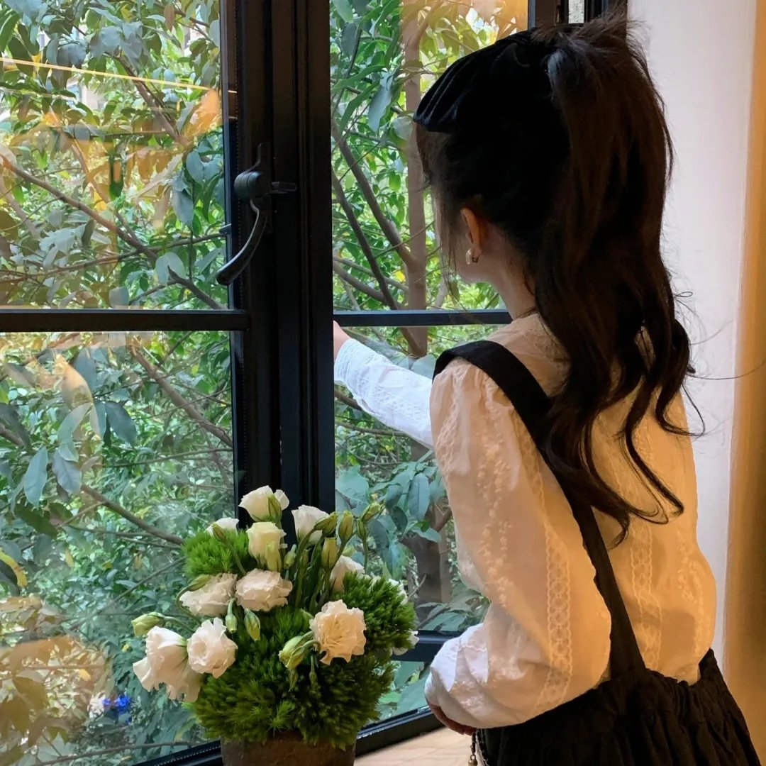 小姑娘艾萝依